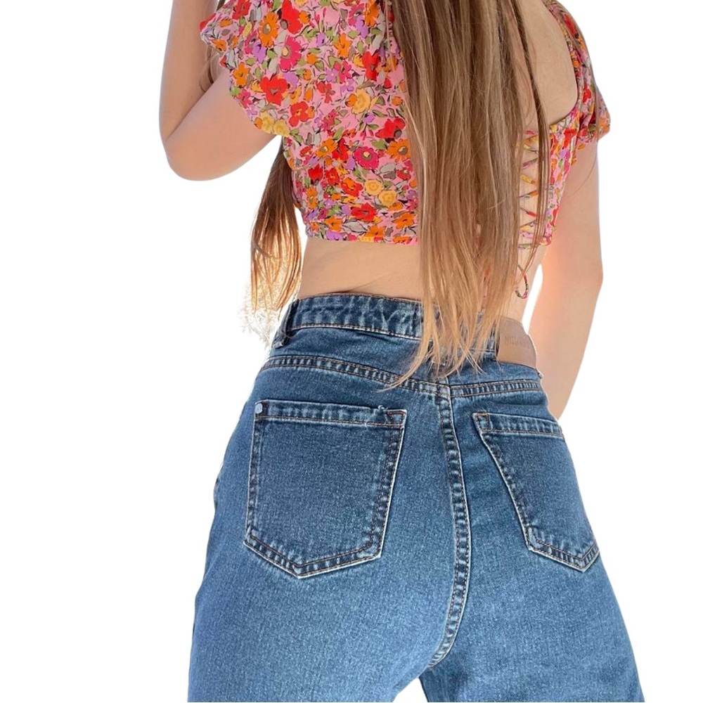 Dark wash blue boyfriend jeans from MISSGUIDED.